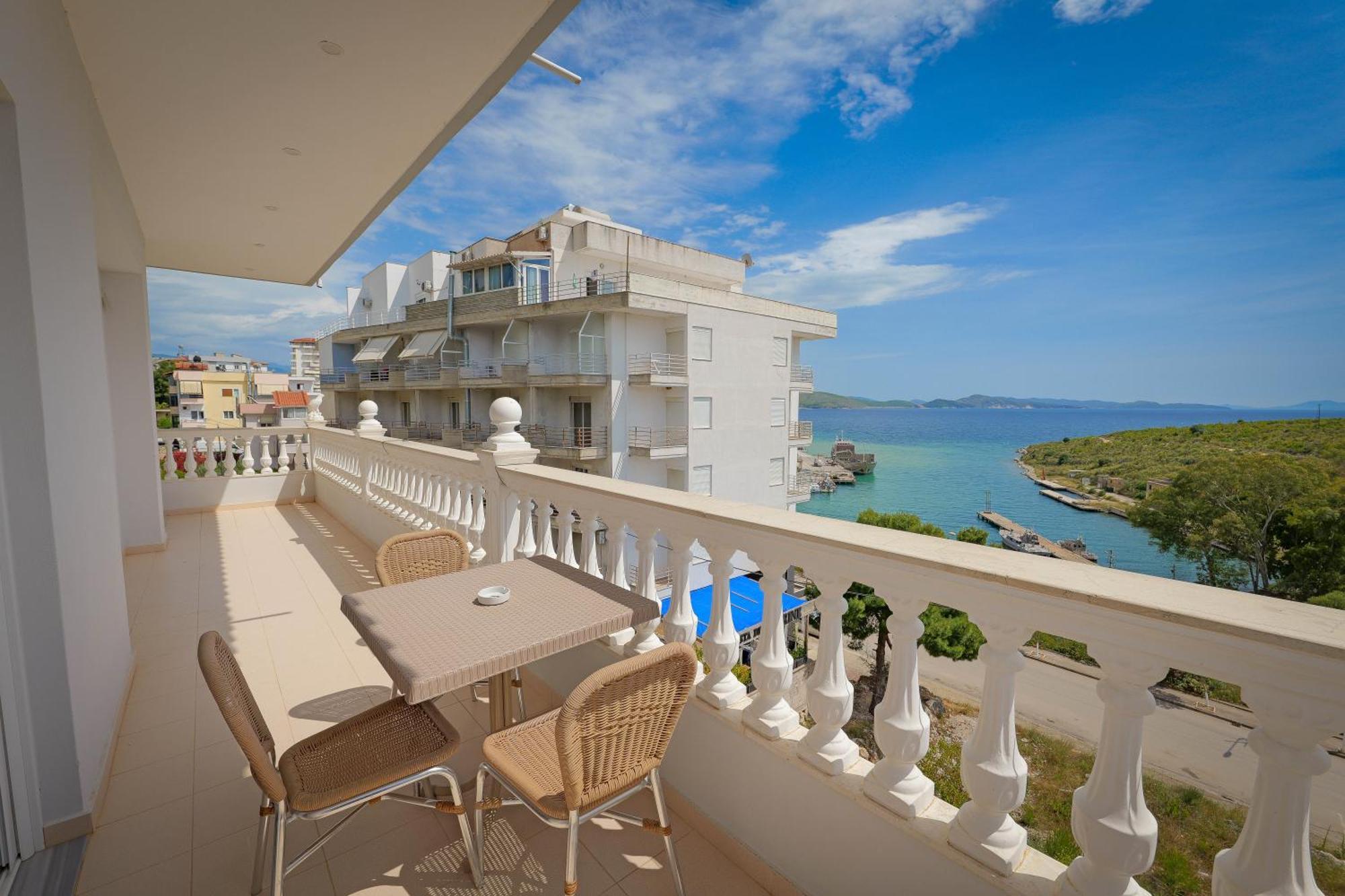 Vila Marina Apartments Sarandë Eksteriør bilde
