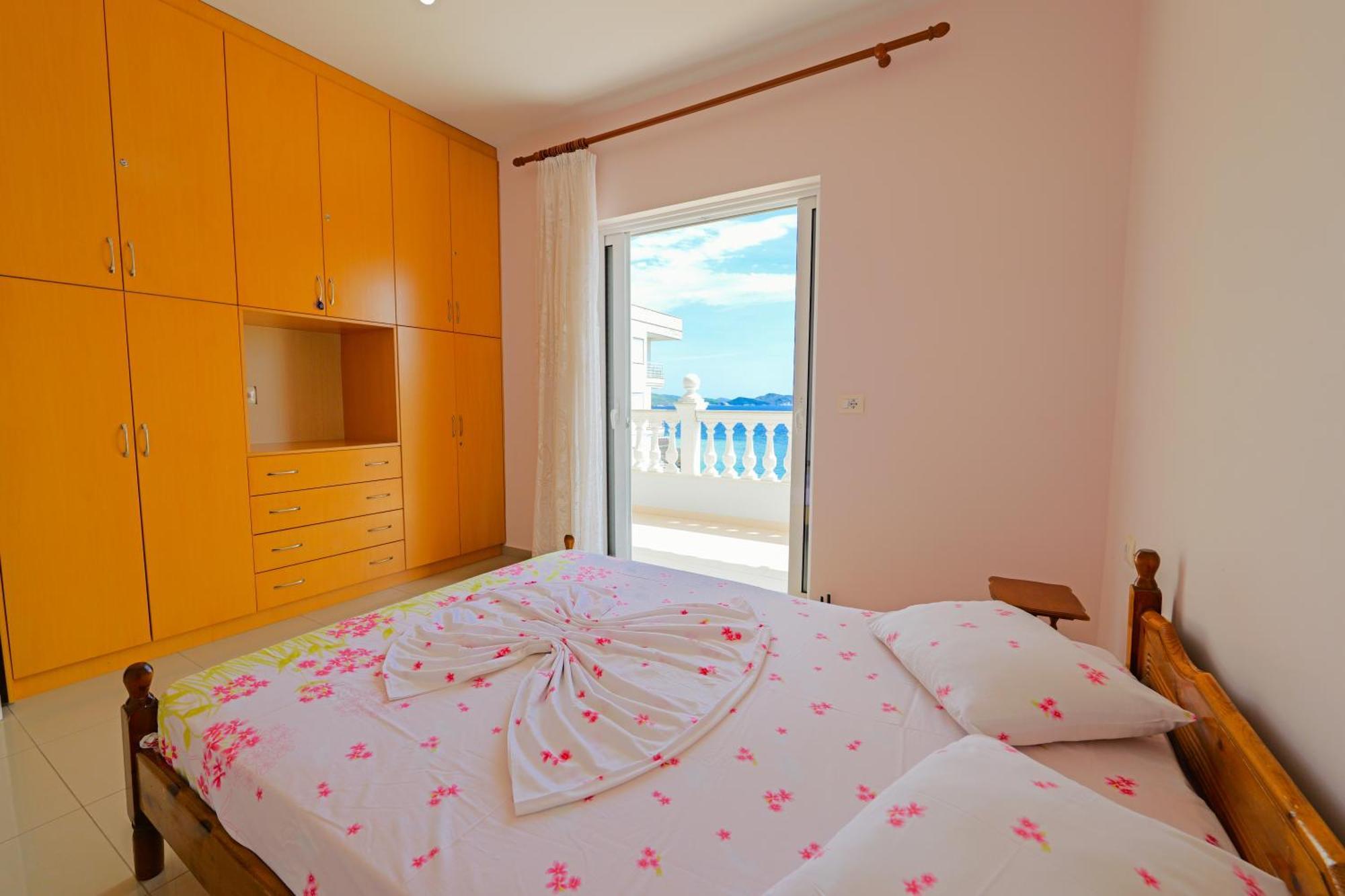 Vila Marina Apartments Sarandë Eksteriør bilde