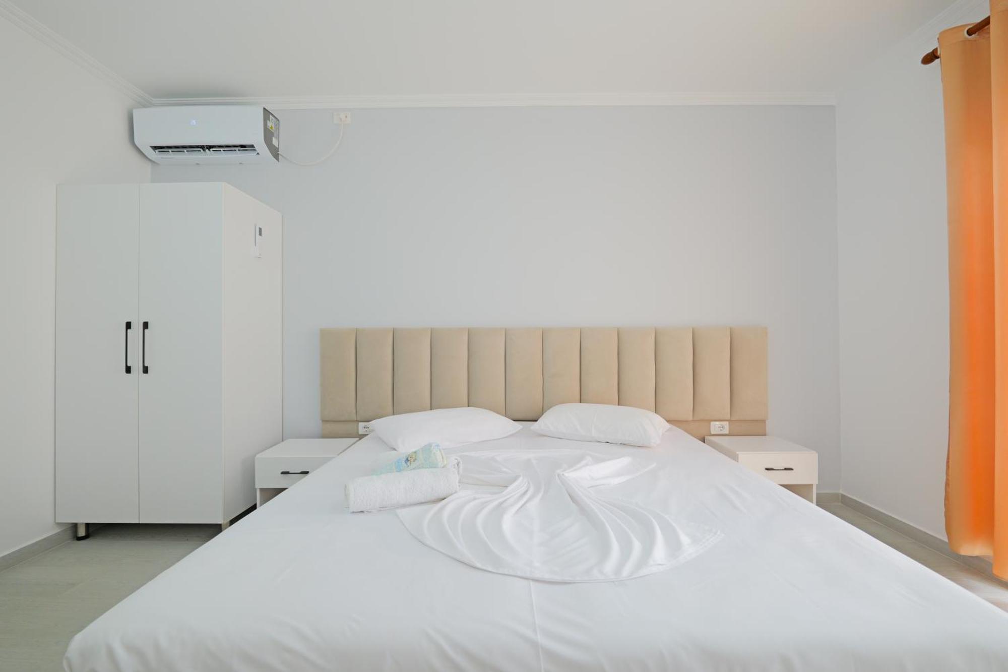 Vila Marina Apartments Sarandë Eksteriør bilde
